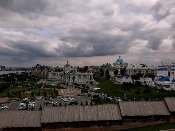 Вид на город со смотровой площадки на территории Кремля