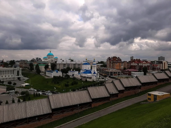 Вид на город со смотровой площадки на территории Кремля