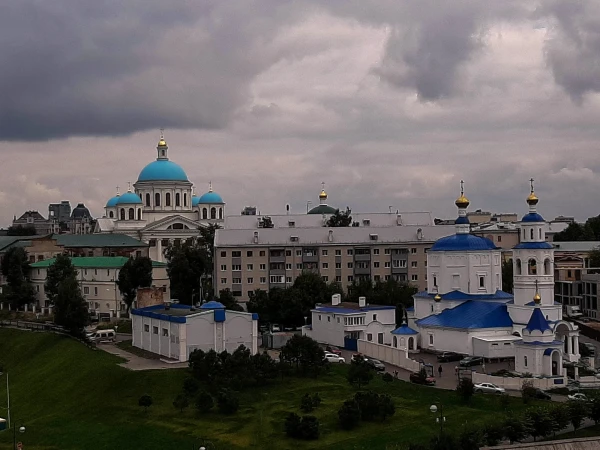 Вид на город со смотровой площадки на территории Кремля