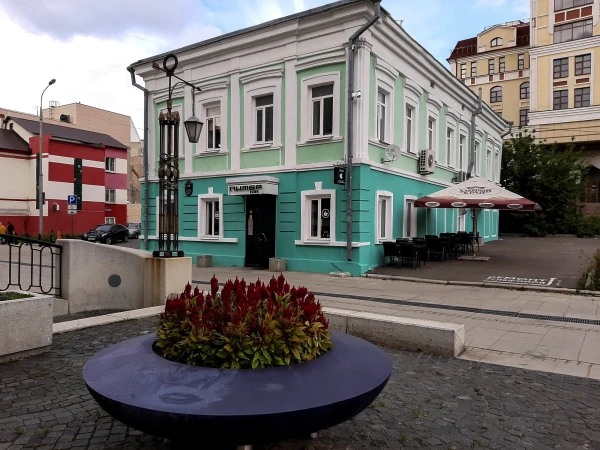 На улице Петербургской