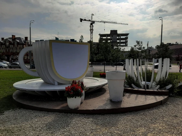 В сквере у театра "Экият"
