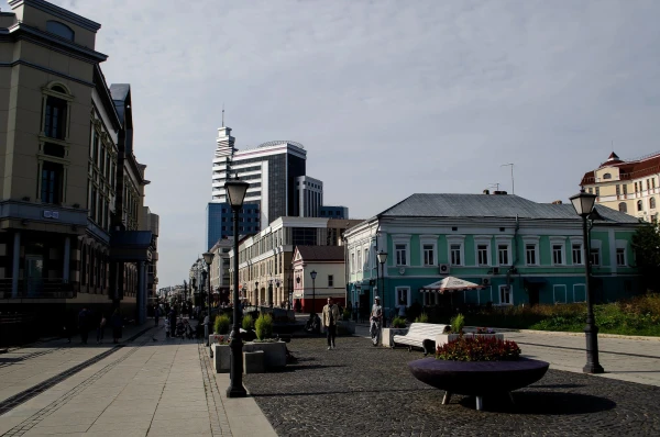 На улице Петербургской
