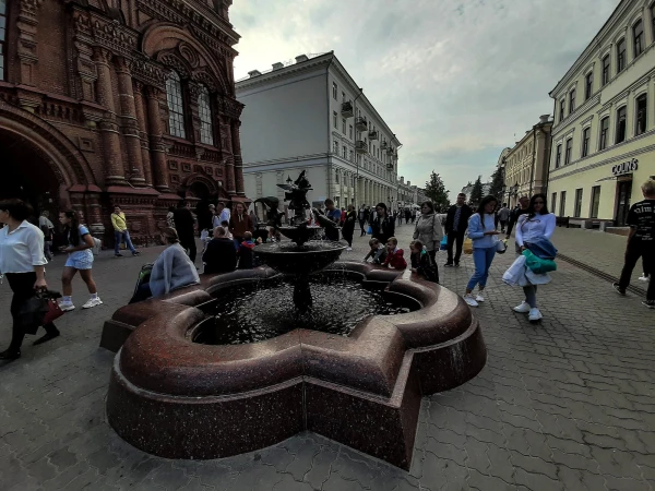 На улице Баумана