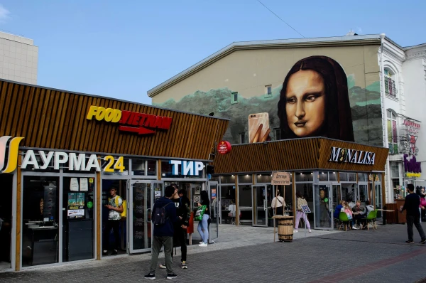 На улице Баумана