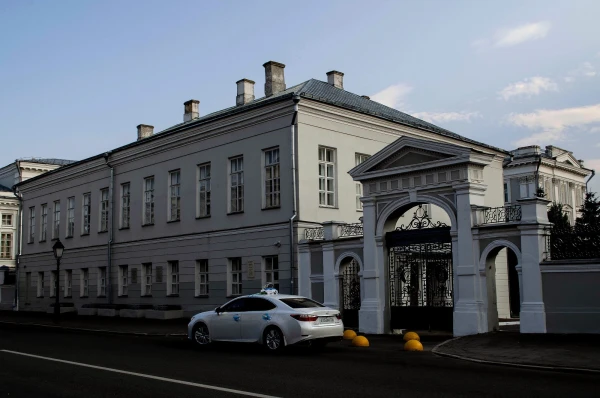 На ул. Кремлёвская. Городской ЗАГС