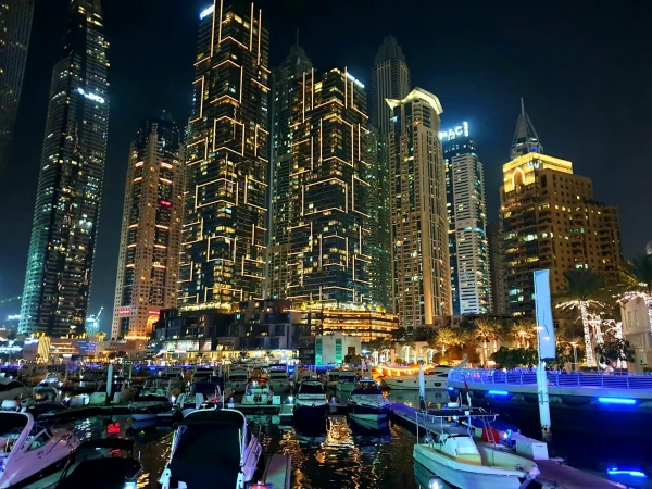 Dubai Marina вечером