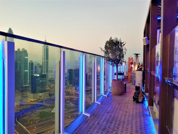 Бар на крыше .Мой отель в Дубае Taj Jumeira Lakes Towers