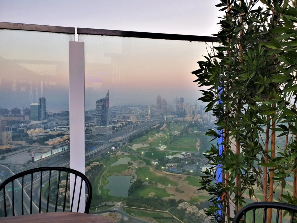 Бар на крыше .Мой отель в Дубае Taj Jumeira Lakes Towers
