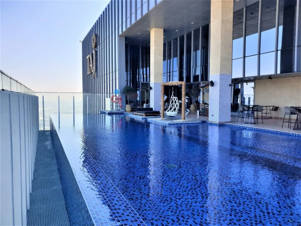 Бассейн на крыше .Мой отель в Дубае Taj Jumeira Lakes Towers
