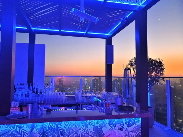 Бар на крыше .Мой отель в Дубае Taj Jumeira Lakes Towers