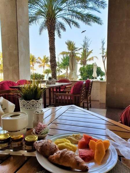 Хорошее место для завтрака и начала дня. Аджман. Мой отель Ajman Hotel 5*