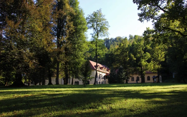 Парк замка Снежник.