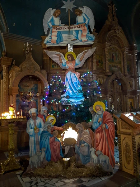 В церкви Жен Мироносиц