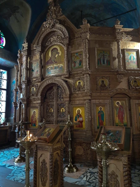 В церкви Жен Мироносиц
