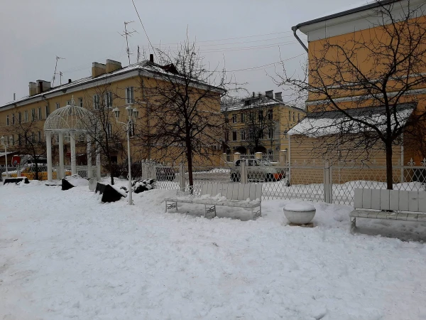 В Сквере Новобрачных 