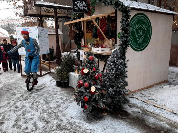 На ул. Театральная у ТЮЗа