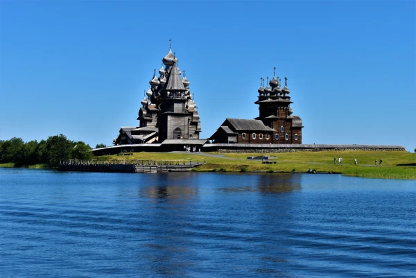Остров Кижи со стороны озера