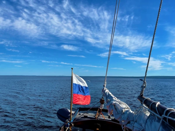 По волнам...