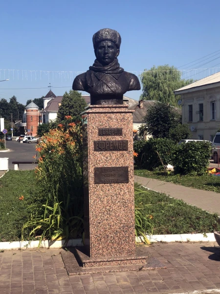 Памятник М.Г.Ефремову