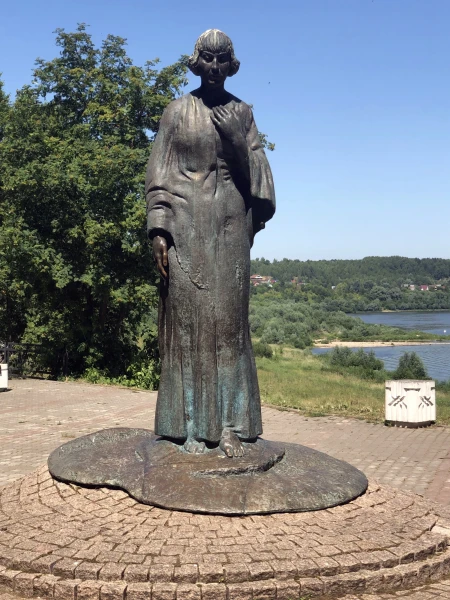 Памятник Марине Цветаевой