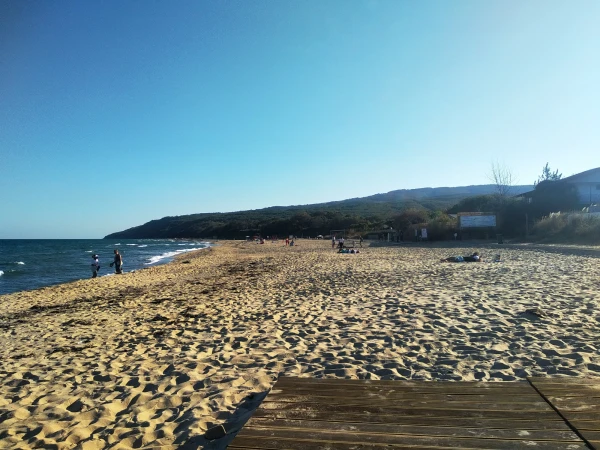 Пляж со стороны отеля  Vaya Beach Resort 5 