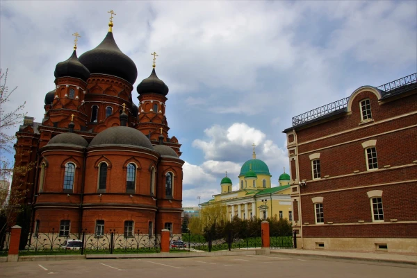 Тула. Успенский кафедральный собор и Храм Преображения Господня.