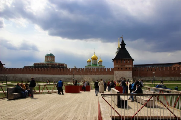 Тульская набережная реки Упа. Построена в 2016–2018 годах на месте заброшенных территорий оружейного завода. Торжественное открытие состоялось в День города, 8 сентября 2018 года.  Историческое название — Казанская набережная.