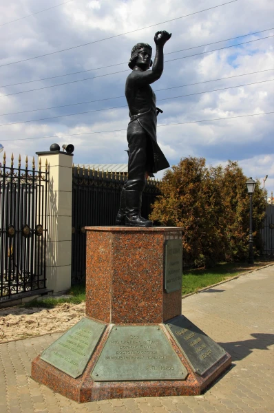 Памятник Левше - символу рабочего мастерства (Тула).