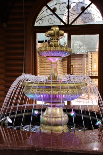 Тула. Храм Владимира равноапостольного (2009 г.). Колокольня с фонтаном.