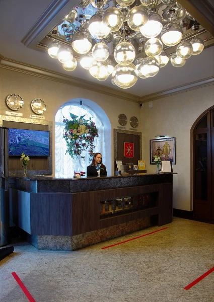 Тула. Отель "Центр" 4*. Стойка регистрации.
