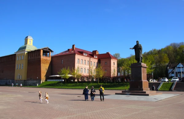 Смотровая площадка Смоленской набережной! Памятник князю Владимиру I Крестителю.