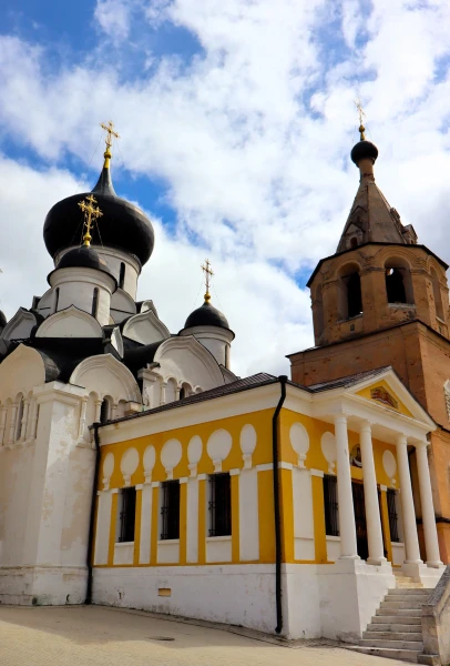 Старица. Старицкий Свято-Успенский мужской монастырь (1110 г.).