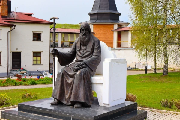 Старица. Старицкий Свято-Успенский мужской монастырь (1110 г.).