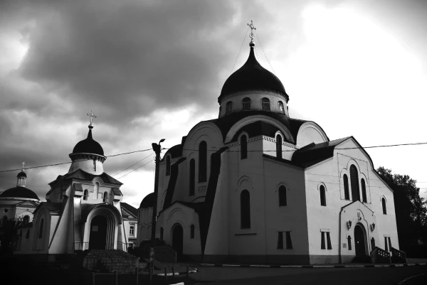 Тверской Христорождественский женский монастырь. Церковь Царственных Страстотерпцев и Кафедральный собор Воскресения Словущего.