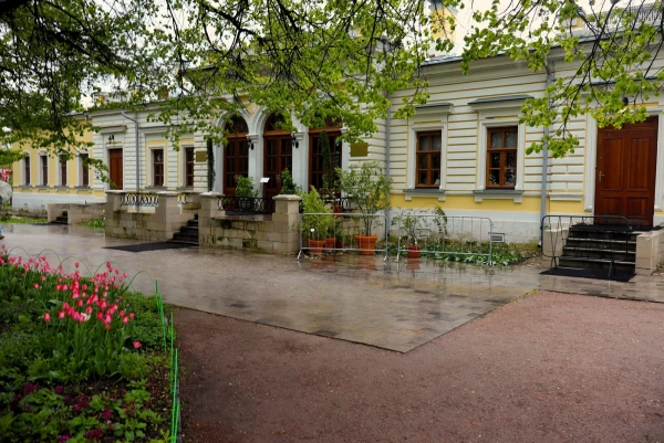 Тверь. Дворцовый сад Императорского Путевого дворца. 