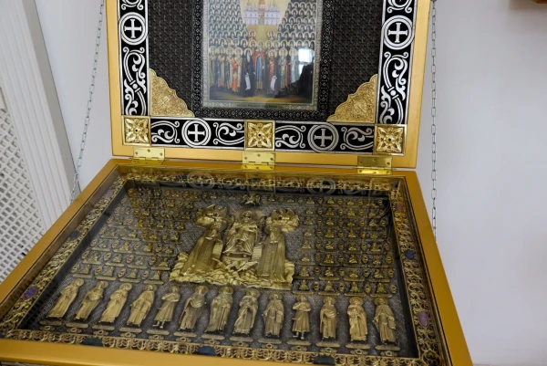 Спасо-Преображенский собор — православный храм в Твери, кафедральный собор Тверской епархии. Некоторые факты из истории собора: Первоначально построен из камня в 1285–1290 годах в честь Преображения Господня на территории Тверского кремля на правом берегу Волги. Перестроен в 14–16 веках, в 1689–1696 годах возведён заново в новых формах. Взорван в апреле 1935 года. Воссоздан в 2015–2024 годах в формах конца 17 века. В ноябре 2023 года установлен иконостас. Постоянные богослужения начались в январе 2024 года. 12 июня 2024 года в храм перенесена часть мощей святого Михаила Ярославича Тверского. 21 июля 2024 года патриарх Кирилл совершил чин великого освящения собора.