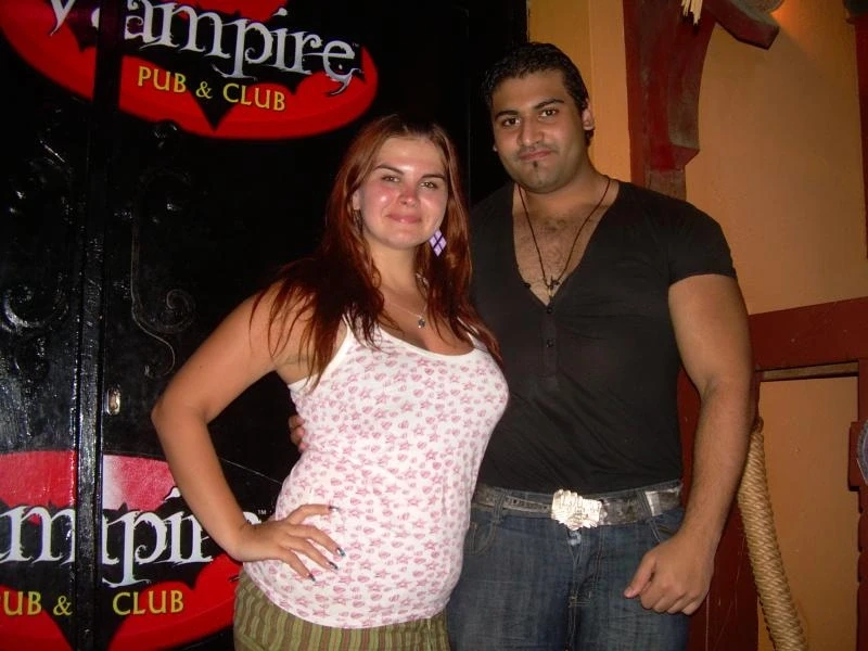 с охранником в Vampire club