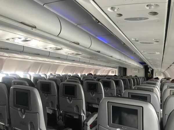 Полупустой самолёт Qatar airways 