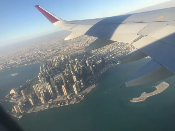 Доха под крылом самолета