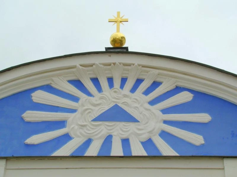Массонский знак на входе в Ипатьевский монастырь
