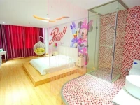 Love In a Fallen City Theme Hotel 