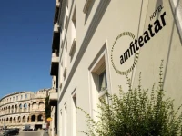 Amfiteatar 3*
