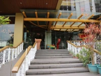 Paragon Hotel and Suites 
