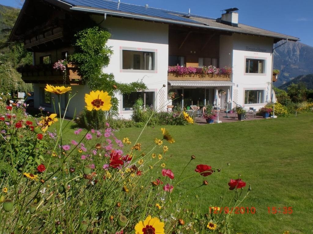 Bronte House 3*