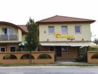 Napfeny Vendeglo es Szallashely 