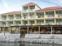 Hotel Santana Flores
