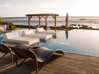 Leora Beachfront Suite 