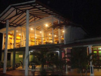 Deshani Holiday Inn