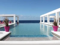 Saint Tropez Apartments & Suites 