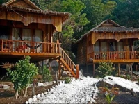 White Beach Bungalows 